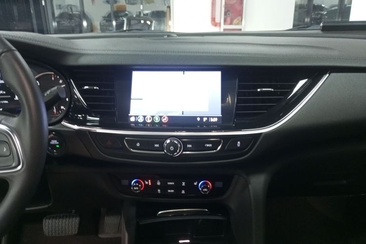 别克 君威 2024款 28T 纵享版中控内饰16