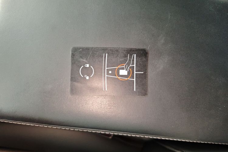 特斯拉 Model Y 2022款 改款 后轮驱动版中控内饰7001