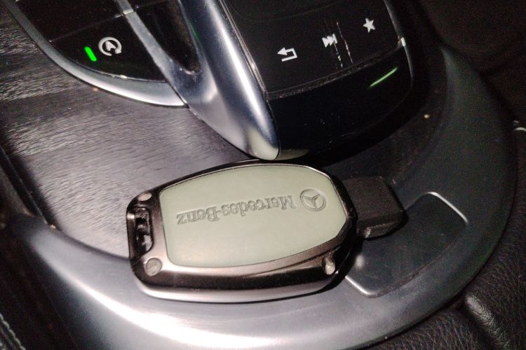 奔驰C级 2018款 C 180 L 时尚型运动版中控内饰11