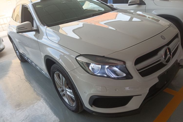 奔驰GLA 2016款 GLA 200 时尚型车身外观3