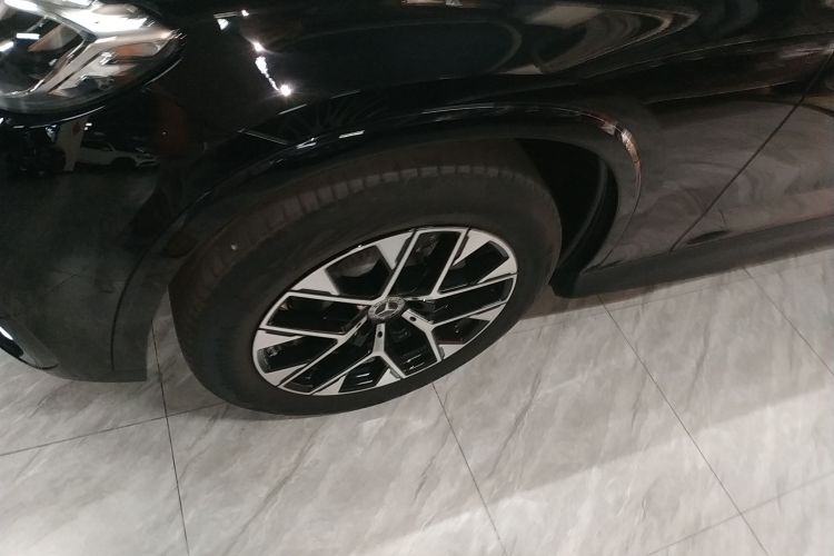 奔驰GLC 2024款  改款 GLC 260 L 4MATIC 豪华型 5座车身外观35