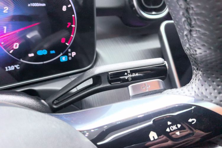 奔驰C级 2022款 改款 C 200 L 运动版局部细节18