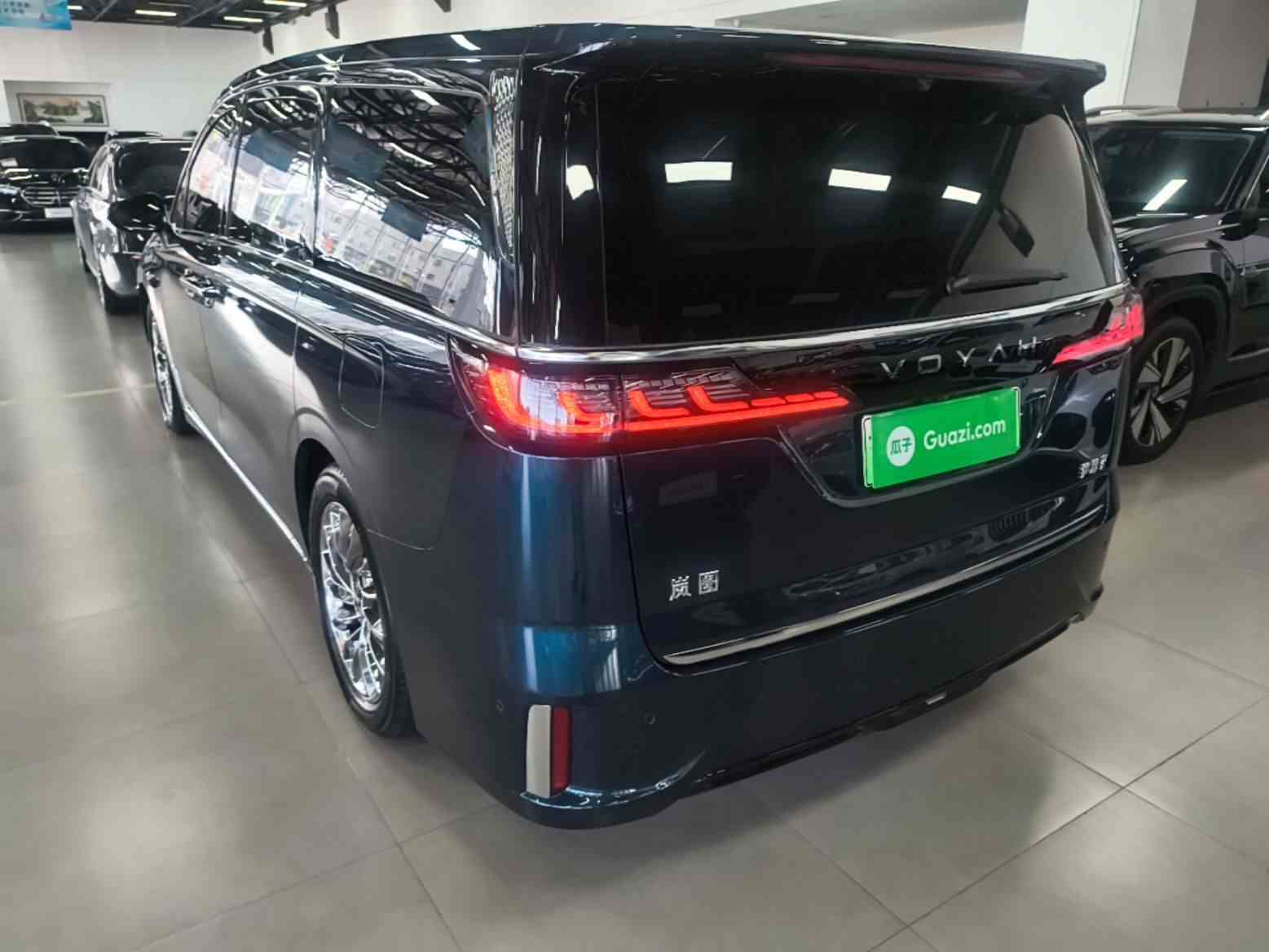 岚图汽车 岚图梦想家 2025款 PHEV 四驱旗舰乾崑版(3)