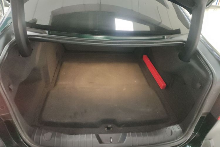 捷豹XFL 2022款 XFL 2.0T P250 两驱尊享豪华版局部细节23