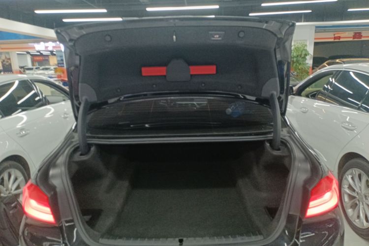 宝马5系 2019款 改款 530Li 领先型 M运动套装局部细节23