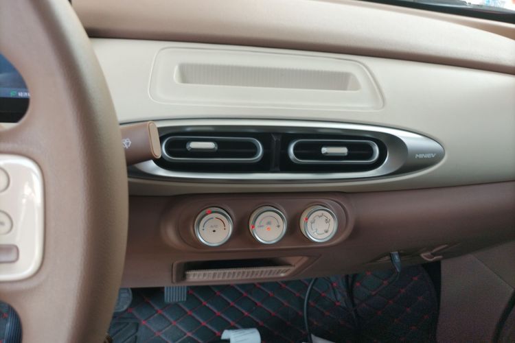 五菱汽车 宏光MINIEV 2025款 四门版 进阶款中控内饰16