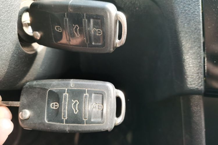 大众 桑塔纳 2013款 1.4L 手动风尚版中控内饰7001