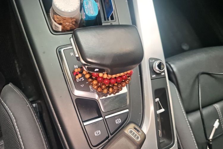 奥迪A4L 2020款 40 TFSI 时尚动感型中控内饰18