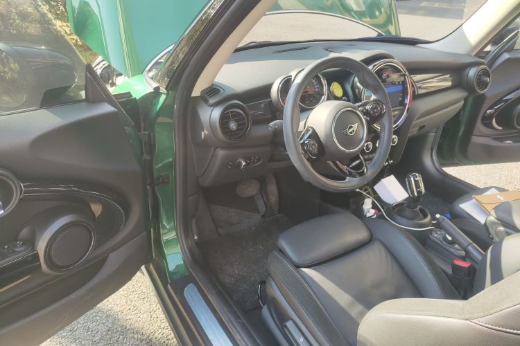 MINI 2020款 1.5T COOPER 艺术家中控内饰20