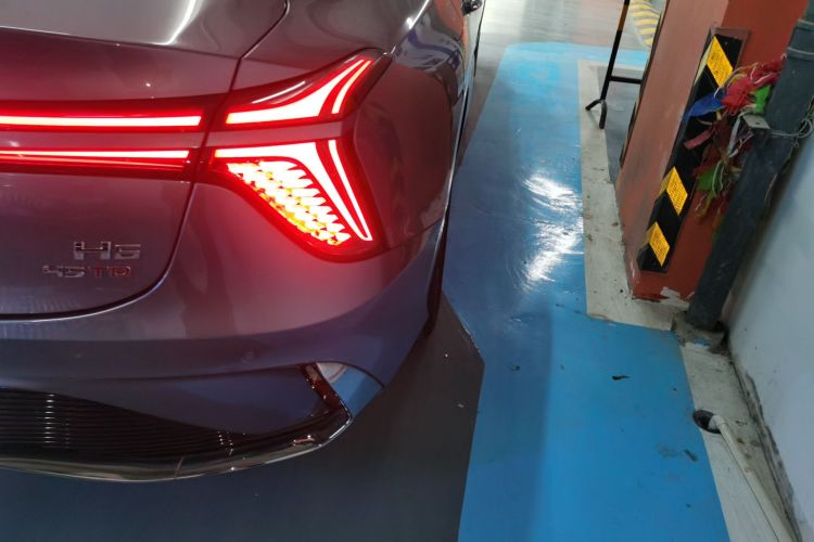 红旗H6 2023款 2.0T 致逸版车身外观6006