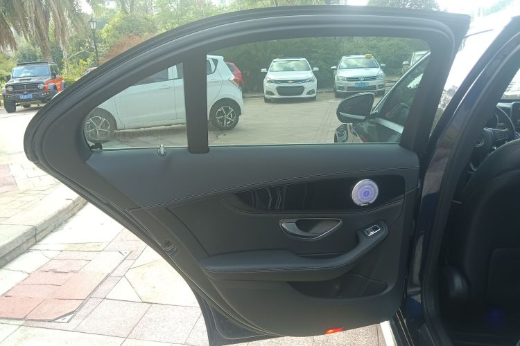 奔驰C级 2018款 C 180 L 动感型运动版中控内饰49