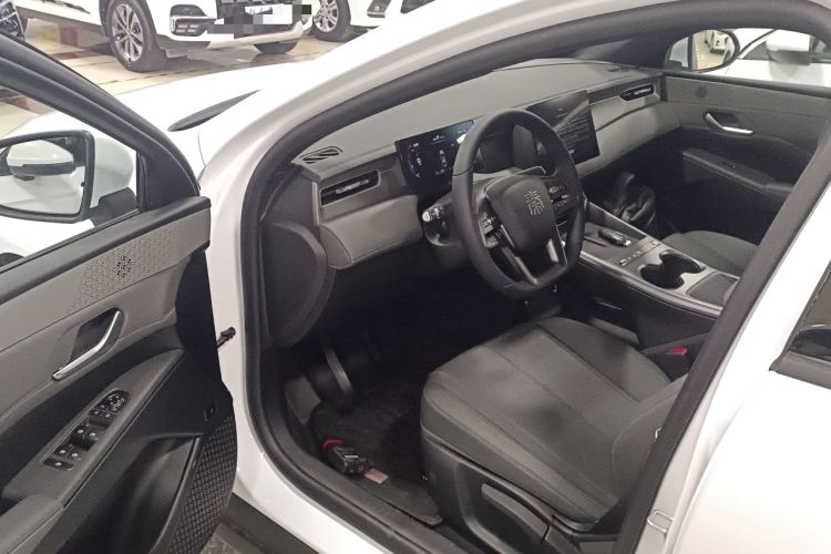 比亚迪 秦PLUS 2025款 DM-i 智驾版 128KM进取型中控内饰7003