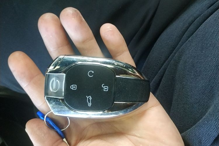 广汽传祺 传祺GS8 2022款 领航系列 2.0TGDI 四驱豪华智联版（七座）中控内饰11