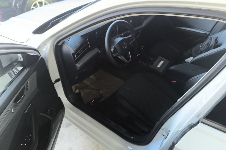 大众 速腾 2025款 改款二 300TSI DSG超越版中控内饰7003