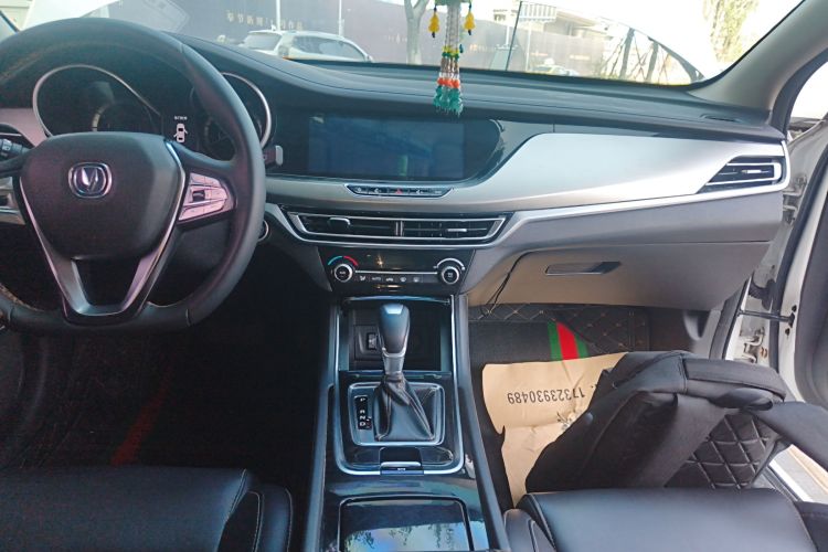 长安 逸动 2019款 高能版 1.6L GDI 自动先锋型 国VI中控内饰16