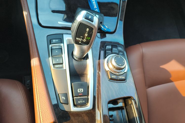 宝马5系 2014款 525Li 领先型中控内饰18