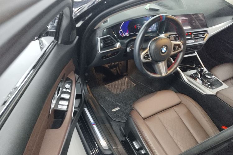 宝马3系 2022款 325i M运动曜夜套装中控内饰7003