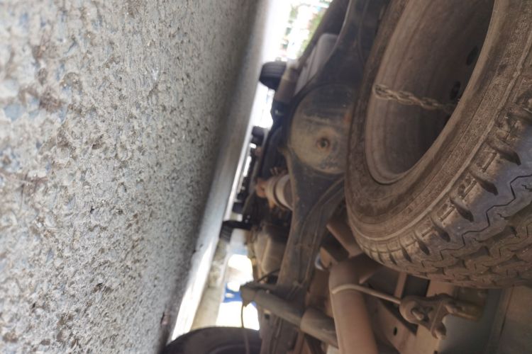 江铃 特顺 2017款 2.8T商运型短轴中顶6/7/8座JX493局部细节9008