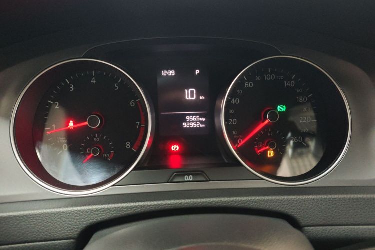 大众 高尔夫 2016款 1.6L 自动时尚型中控内饰14