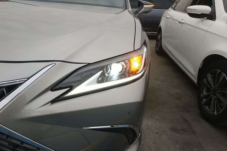 雷克萨斯ES 2021款 300h 卓越版局部细节36