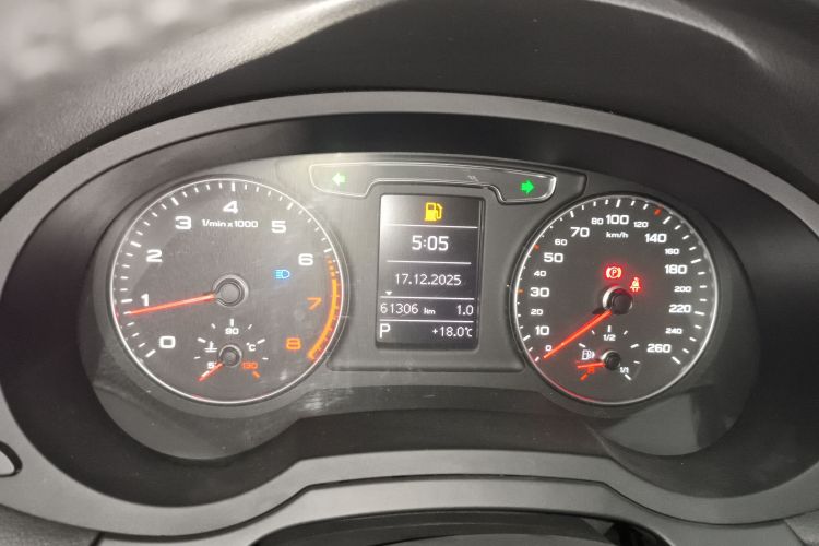 奥迪Q3 2018款 30周年年型 30 TFSI 时尚型中控内饰14