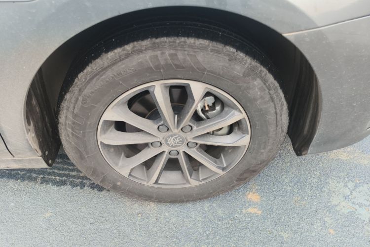 比亚迪 秦PLUS 2024款 荣耀版 DM-i 55KM领先型车身外观6007