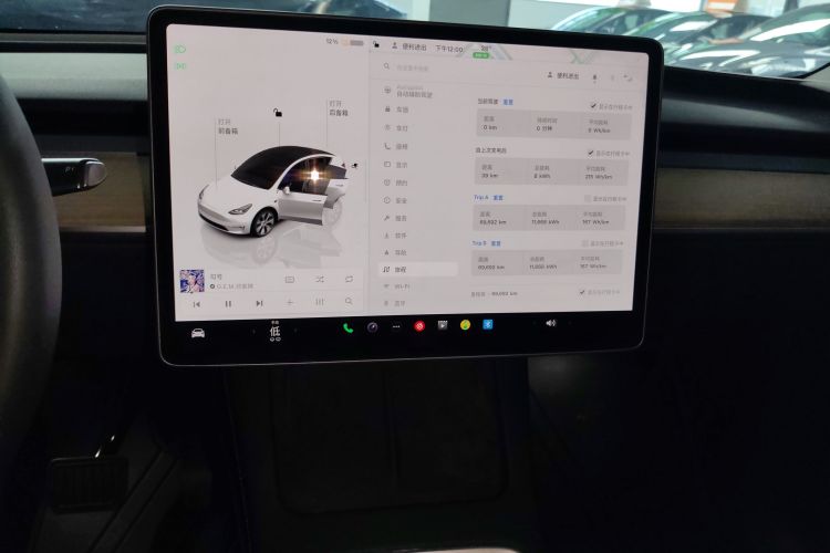 特斯拉 Model Y 2022款 改款 长续航全轮驱动版中控内饰16