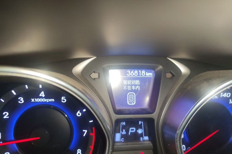 现代 朗动 2012款 1.6L 自动领先型中控内饰15