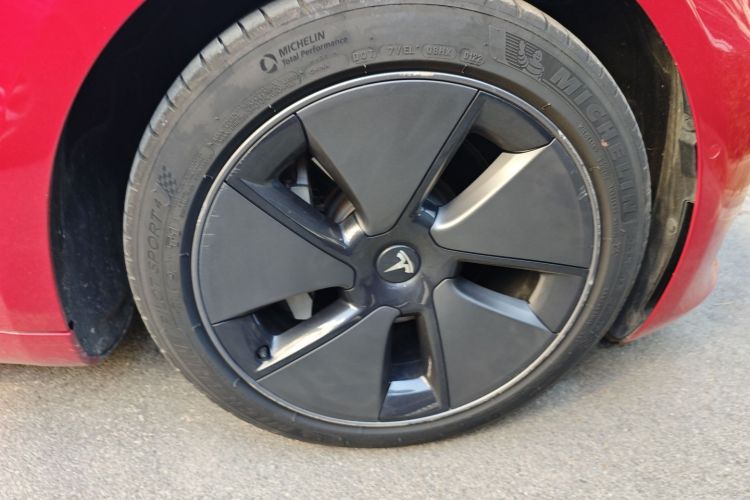 特斯拉 Model 3 2022款 后轮驱动版车身外观10