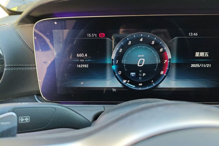 奔驰E级 2019款 E 300 L 运动时尚型中控内饰15