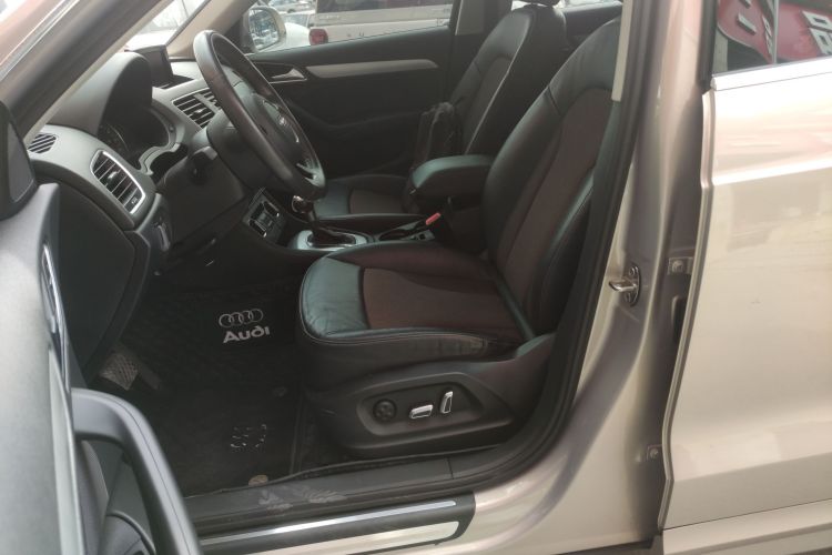 奥迪Q3 2018款 30周年年型 30 TFSI 时尚型中控内饰19