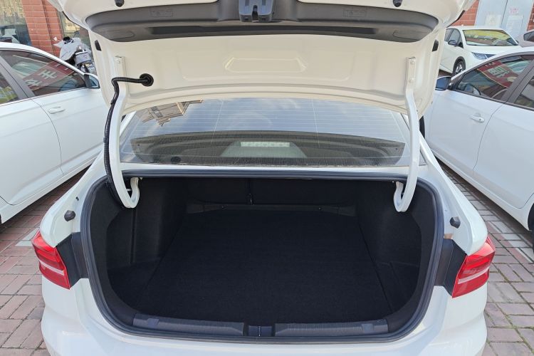 大众 朗逸 2021款 1.5L 自动舒适版机舱底盘23