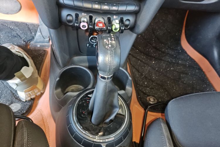 MINI 2015款 1.5T COOPER Fun 五门版中控内饰18