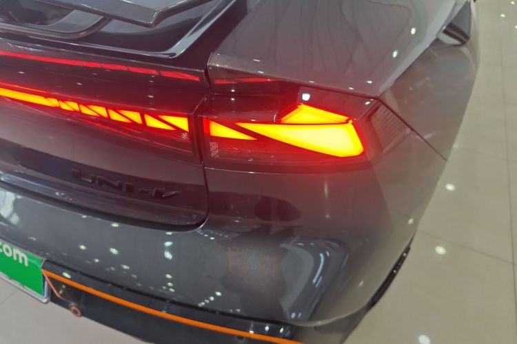 长安UNI-V 2023款 2.0T 领速版车身外观6006