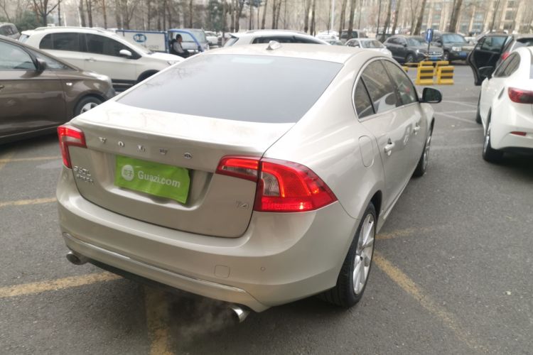 沃尔沃S60 2017款 S60L T4 智远版车身外观7