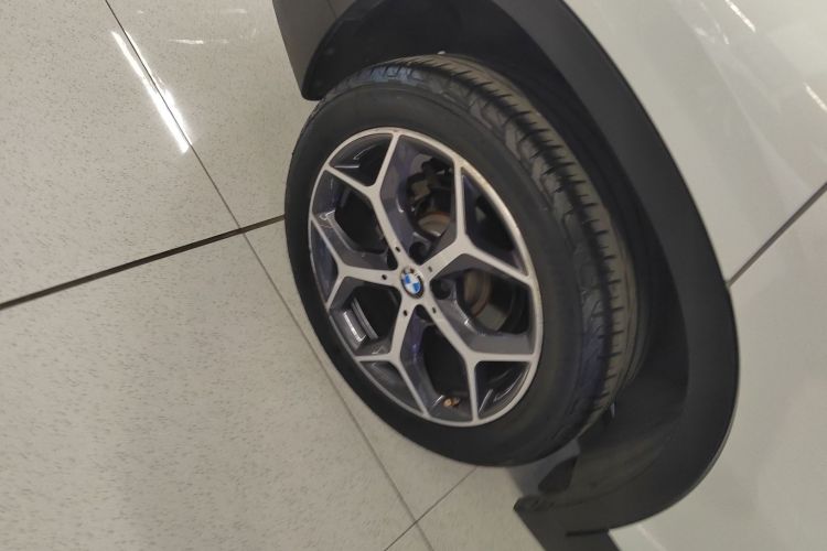 宝马X1 2019款 sDrive18Li 尊享型车身外观6008