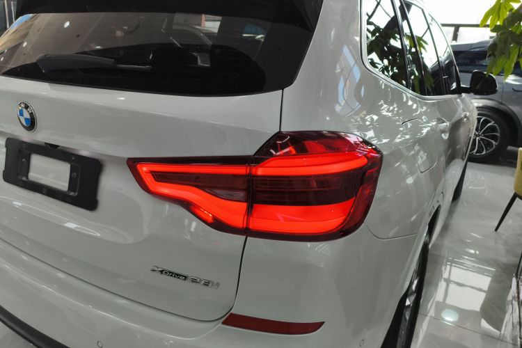 宝马X3 2021款 改款 xDrive28i 豪华套装车身外观9