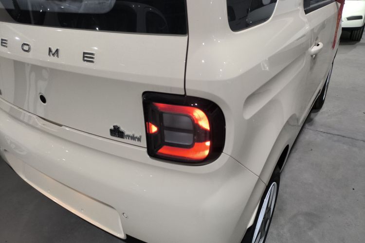 吉利银河 熊猫 2025款 210km 元气熊车身外观9