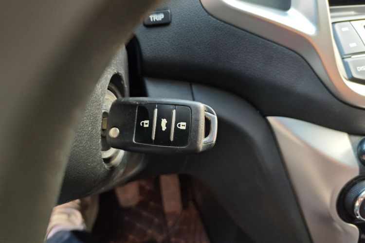 长安 逸动 2015款 1.6L 手动俊酷型 国V中控内饰11