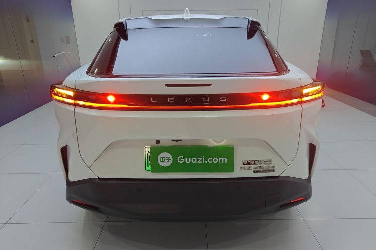 雷克萨斯RZ 2023款 450e 四驱纵享版车身外观6