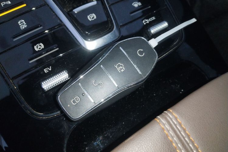 比亚迪 秦PLUS 2024款 荣耀版 DM-i 55KM领先型中控内饰7001