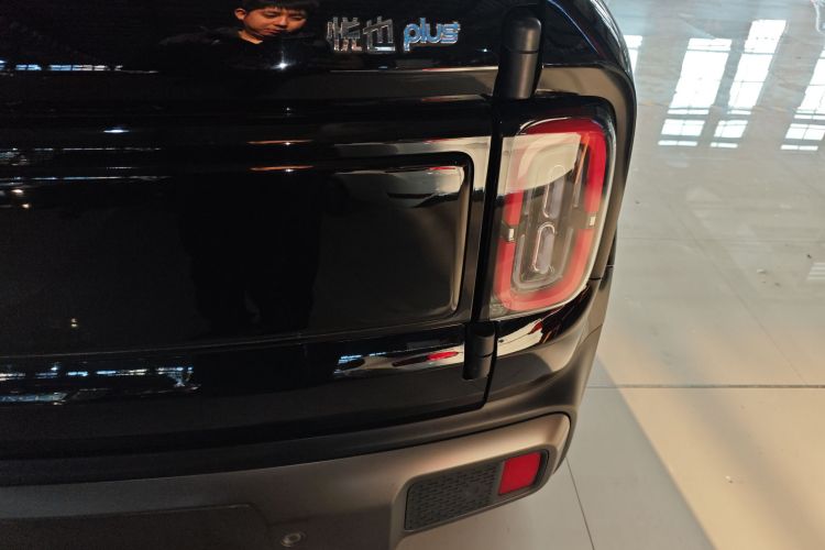 宝骏悦也Plus 2025款 旗舰版 5座车身外观9