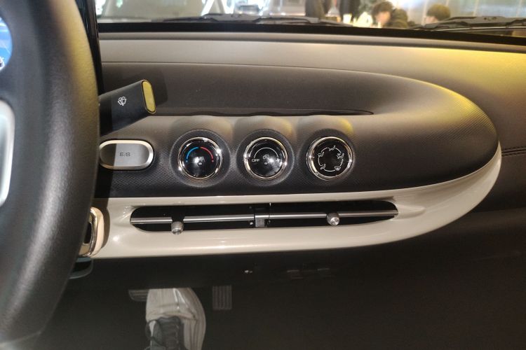 五菱汽车 五菱缤果 2023款 203km 轻享款局部细节16