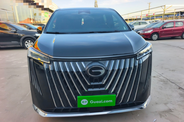 广汽传祺 传祺M8 2024款 大师系列 400T 至尊版车身外观2