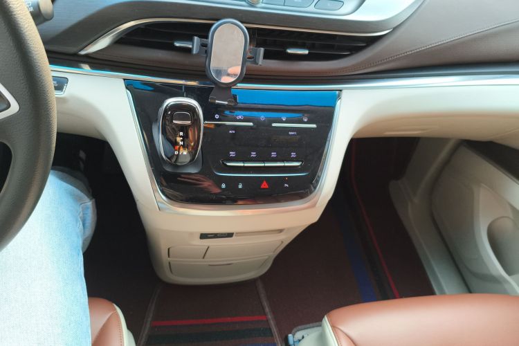 别克GL8 2023款 陆上公务舱 智享型中控内饰18