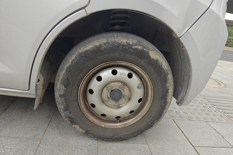 长安凯程 长安睿行M60 2023款 1.6L CNG舒适型客车6座车身外观10