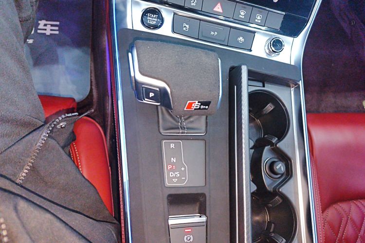 奥迪A7L 2024款 45 TFSI quattro 黑武士版中控内饰18