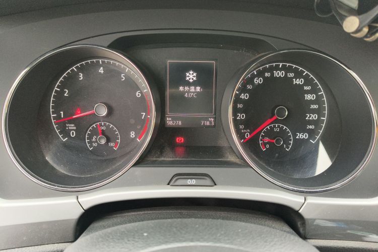 大众 2016款 途安L 280TSI 手动风尚版中控内饰15