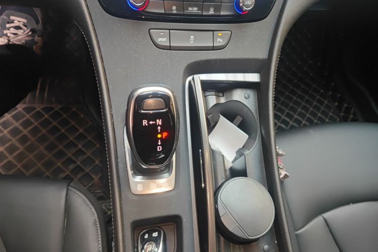 别克 君越 2021款 652T 豪华型中控内饰18