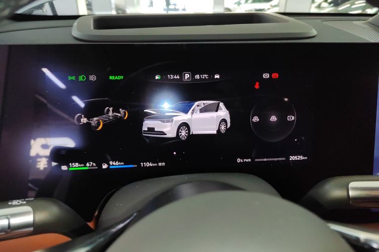 鸿蒙智行 问界M8 2025款 增程 Max+版 53.4kWh 5座版中控内饰14